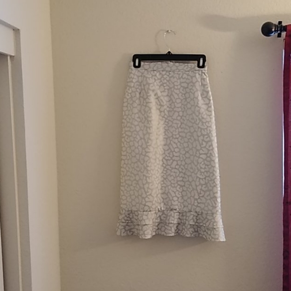 Skirt suit - Picture 3 of 4